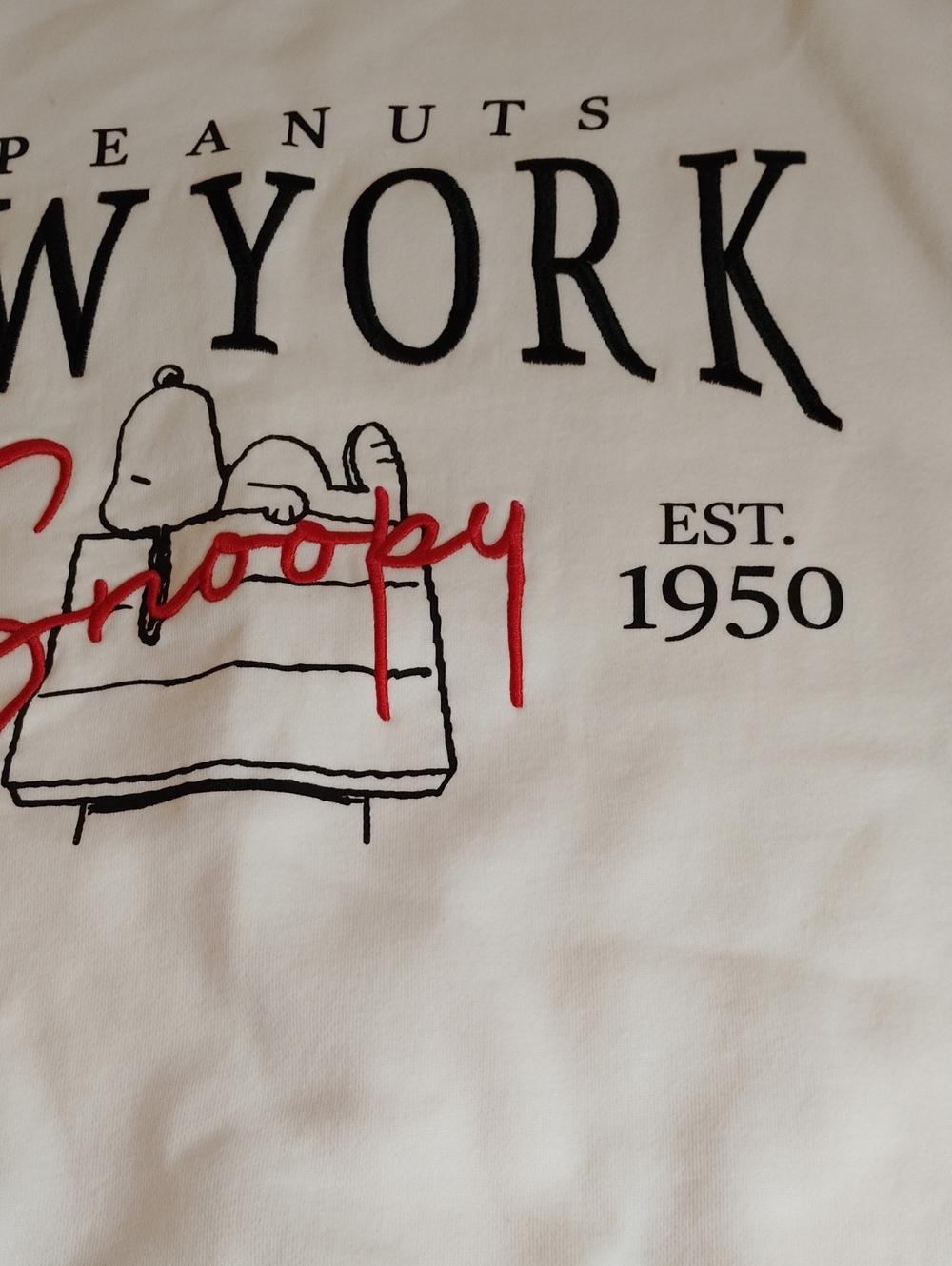 Peanuts Snoopy New York White Sweat Shirt Size M - Picture 4 of 11